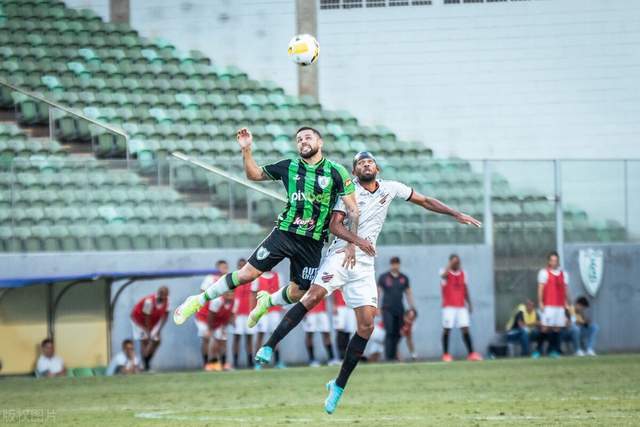 痛苦再袭！中国男篮核心后卫赵睿受伤